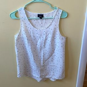 Sleeveless shirt